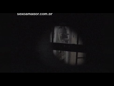 ❤️ Blondie estas sekrete filmita fare de najbara voyeur kaŝita malantaŭ kavaj brikoj ❌ Bonega sekso ĉe porno eo.hentaizm.ru ﹏