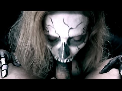 ❤️ Demona knabino suĉanta kokon per sia nigra buŝo kaj glutante kumon. ❌ Bonega sekso ĉe porno eo.hentaizm.ru ﹏