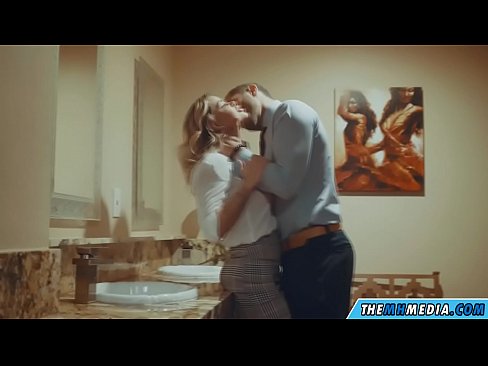 ❤️ Kiam belplena blondulo delogas vin en publika necesejo ❌ Bonega sekso ĉe porno eo.hentaizm.ru ﹏